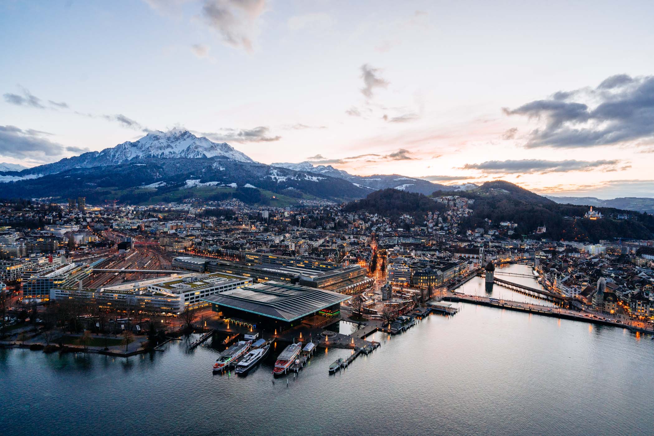Luzerner Seebecken Luftaufnahme mit Vierwaldstättersee